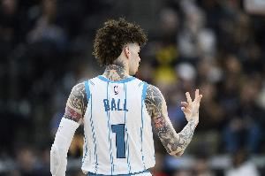 还不够!拉梅洛-鲍尔18中8拿到27分9板8助3断1帽 正负值+12