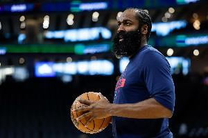 波斯特谈下半场防哈登：重点是限制他使用非惯用手 避免犯规