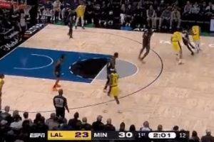 有点尴尬!布朗尼弧顶接球遭遇逼抢直接出界失误