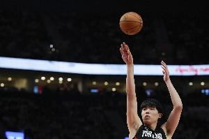 次节里斯登场!杨瀚森首节出战不到4分钟&次节未登场 1中1得2分