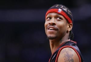 奥尼尔:我是艾弗森纪录片的制片人 我厌倦了看到他一直被误解