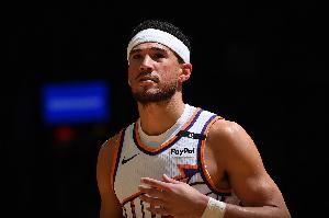 善战!布克成太阳队史第一个在开季前7场砍至少200分50助球员