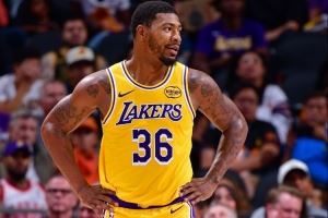 最后失误惊出一身汗!斯玛特拿17分5板5助&10罚全中 关键两罚很稳