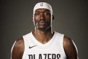 这位置该他的啊!里斯10分钟三分3中3!