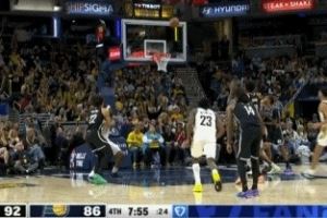 冲击首胜！戴隆·夏普2罚1中 篮网末节轰出11-0攻击波占据主动