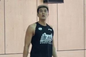 归队后火速⚡️100%专注投入合练⛹️♂️的郭艾伦!