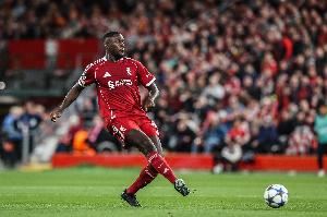 记者:科纳特明夏合同到期,拜仁正与他的经纪人接触