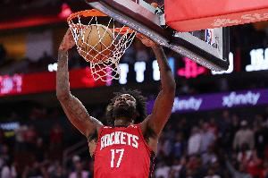 板凳火力!伊森半场替补9分钟7中4贡献13分3板 三分5中3