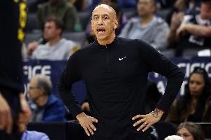 主场惨败33分!克里斯蒂:真TM尴尬 55岁的我上场打的都比这好