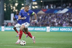 姆巴佩:C罗千球目标不可思议,但我们要去尝试因为生涯只有一次