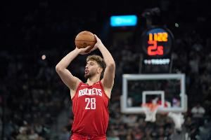 申老师游刃有余!申京半场7中5&三分3中2砍下12分7板3助3断1帽