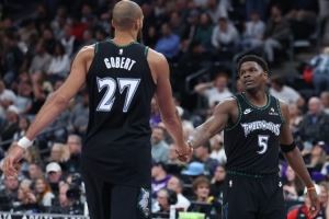 华子:戈贝尔禁区接球后表现进步很多我很信任他 会更多给他传球