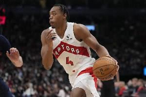 玩起来了!巴恩斯反击背后妙传 可惜对手犯规