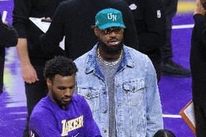 就等老詹了!湖人前14场让他看到了啥? 复出后将更多扮演终结者