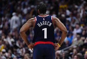 怀特:我们或许应该在最后一次防守中犯规 很高兴哈登没投进