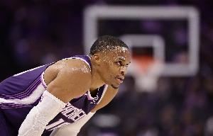 还是那个你!威少半场攻防积极 拿8分5板3助2断&5次失误略多