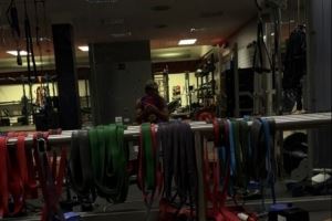 亚马尔更新社媒,晒自己在健身房锻炼照片