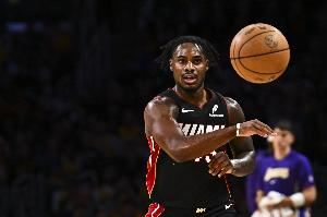 斯波:戴维恩·米切尔极具竞争力 无球防守进步非常大