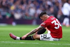 天空:曼联前锋舍什科伤病不严重,预计最多缺席一个月