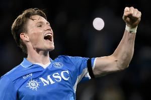 倒钩破门!在俱乐部和国家队,司职中场的麦克托米奈已打进60球