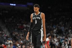 米奇·约翰逊:治疗往往能依赖过往信息预测 但文班没有参考样本